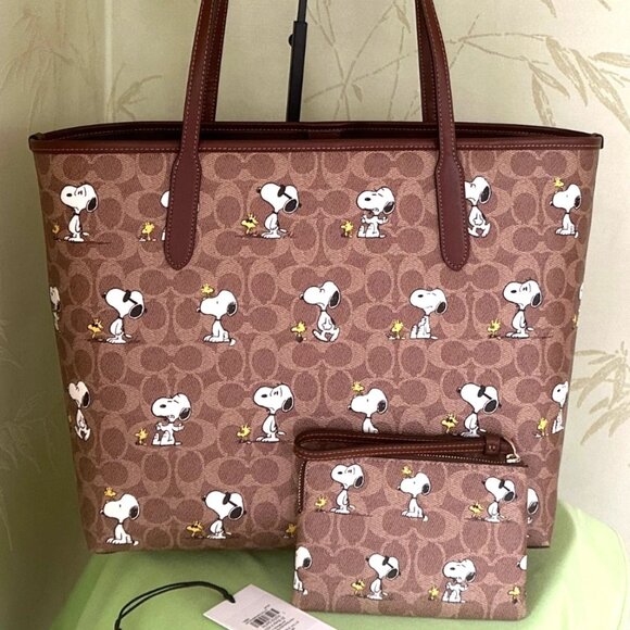 Coach X Peanuts City Tote Bag In Signature Canvas With Snoopy Print CBJ89 NWT - Picture 1 of 12